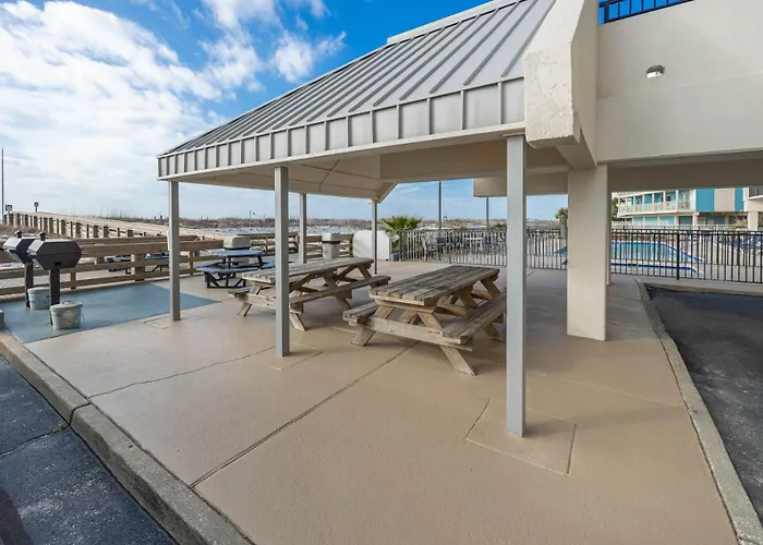 Apartment Island Winds West 676 *